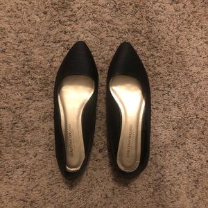 Women’s Flats. Business casual dress shoe. Black. Size 8.5